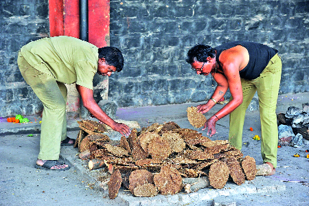The need for 'Kolhapur Pattern' for funeral | अंत्यसंस्कारासाठी ‘कोल्हापूर पॅटर्न’ची गरज