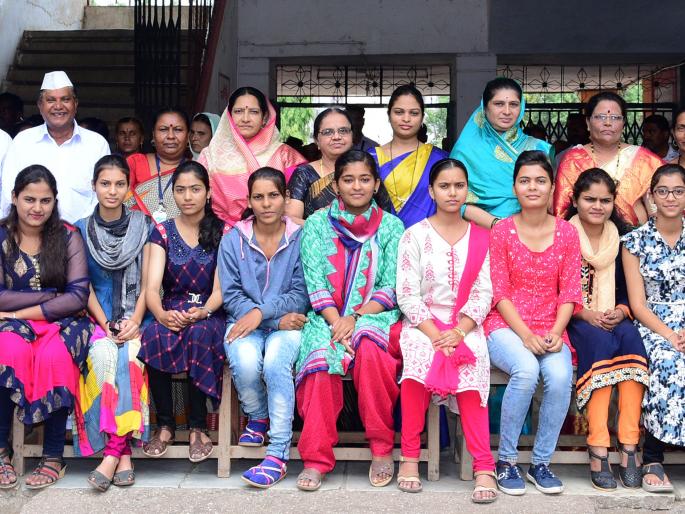 Honorable students honored at Lasalgaon | लासलगाव येथे गुणवंत विद्यार्थ्यांचा सत्कार Honorable students honored at Lasalgaon | लासलगाव येथे गुणवंत विद्यार्थ्यांचा सत्कार