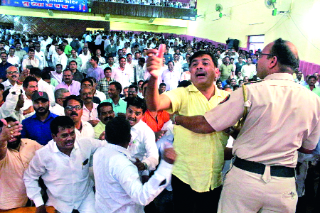 Confusion in 'Kojimaash' meeting | ‘कोजिमाशि’ सभेत गोंधळ Confusion in 'Kojimaash' meeting | ‘कोजिमाशि’ सभेत गोंधळ