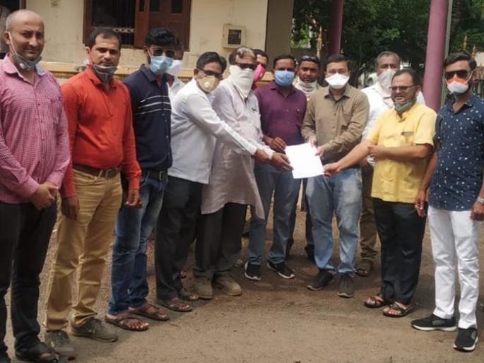 The moratorium on reservations should be lifted immediately | आरक्षणावरील स्थगिती त्वरित उठवावी The moratorium on reservations should be lifted immediately | आरक्षणावरील स्थगिती त्वरित उठवावी