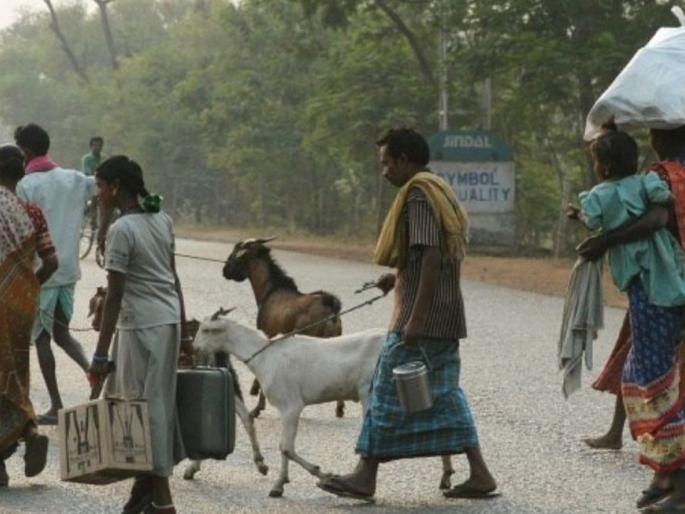Evacuated by the migrant labor administration | स्थलांतरीत मजूर प्रशासनाकडून बेदखल Evacuated by the migrant labor administration | स्थलांतरीत मजूर प्रशासनाकडून बेदखल