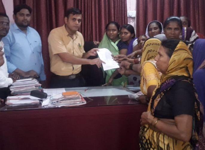 Waiting for help in the rainstorm | अतिवृष्टीतील नुकसानग्रस्तांना मदतीची प्रतिक्षा Waiting for help in the rainstorm | अतिवृष्टीतील नुकसानग्रस्तांना मदतीची प्रतिक्षा