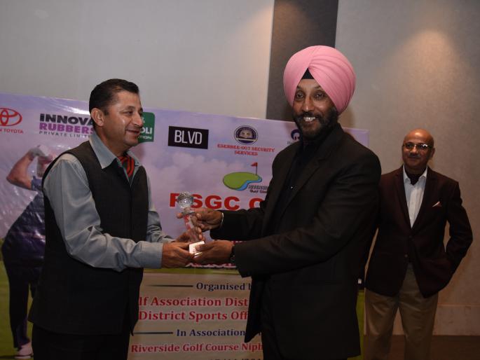 Vivek Sharma, Yalsee Verma winners in golf competition | गोल्फ स्पर्धेत विवेक शर्मा,यालसी वर्मा विजेते Vivek Sharma, Yalsee Verma winners in golf competition | गोल्फ स्पर्धेत विवेक शर्मा,यालसी वर्मा विजेते