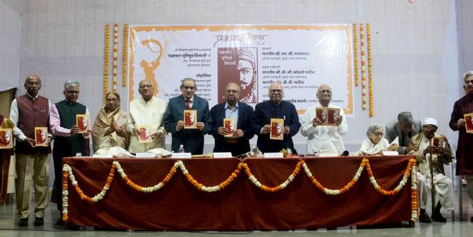 Chhatrapati Shivaji Maharaj had the same religion: Kasbe | छत्रपती शिवाजी महाराजांकडे सर्वधर्म समभाव होता : कसबे Chhatrapati Shivaji Maharaj had the same religion: Kasbe | छत्रपती शिवाजी महाराजांकडे सर्वधर्म समभाव होता : कसबे