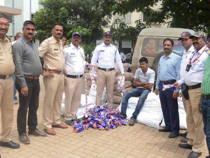The success of catching millions of gutkha | लाखोंचा गुटखा पकडण्यात यश The success of catching millions of gutkha | लाखोंचा गुटखा पकडण्यात यश