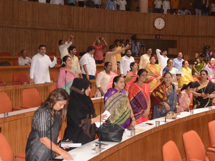 Water supply to the village now | गावठाणात आता टॅँकरने पाणीपुरवठा Water supply to the village now | गावठाणात आता टॅँकरने पाणीपुरवठा