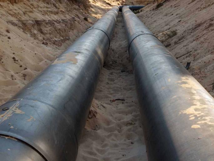 Fuel pipeline under the house | घरकुलाखालून इंधनाची पाईपलाईन Fuel pipeline under the house | घरकुलाखालून इंधनाची पाईपलाईन