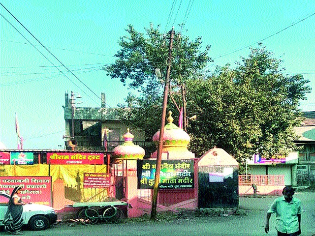 When will the poles of electricity change? | विजेचे जीर्ण खांब बदलणार कधी? When will the poles of electricity change? | विजेचे जीर्ण खांब बदलणार कधी?