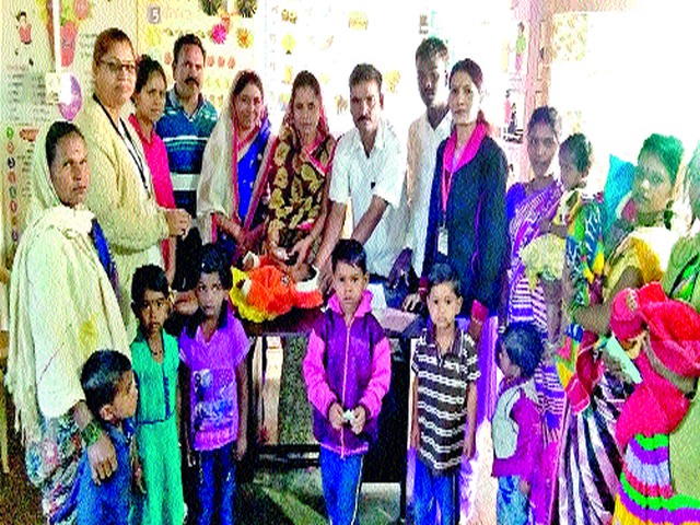 Pimpalgaon city responds to polio vaccination | पोलिओ लसीकरणास पिंपळगाव शहरात प्रतिसाद Pimpalgaon city responds to polio vaccination | पोलिओ लसीकरणास पिंपळगाव शहरात प्रतिसाद