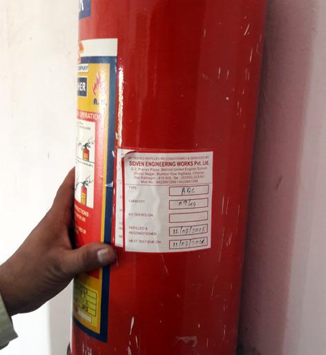 Parbhani: Security of offices Ram Bharos | परभणी : कार्यालयांची सुरक्षा रामभरोसे Parbhani: Security of offices Ram Bharos | परभणी : कार्यालयांची सुरक्षा रामभरोसे