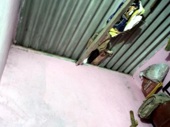 Parbhani: Police rescues vulnerable | परभणी : पोलिसांची निवासस्थाने झाली असुरक्षित Parbhani: Police rescues vulnerable | परभणी : पोलिसांची निवासस्थाने झाली असुरक्षित