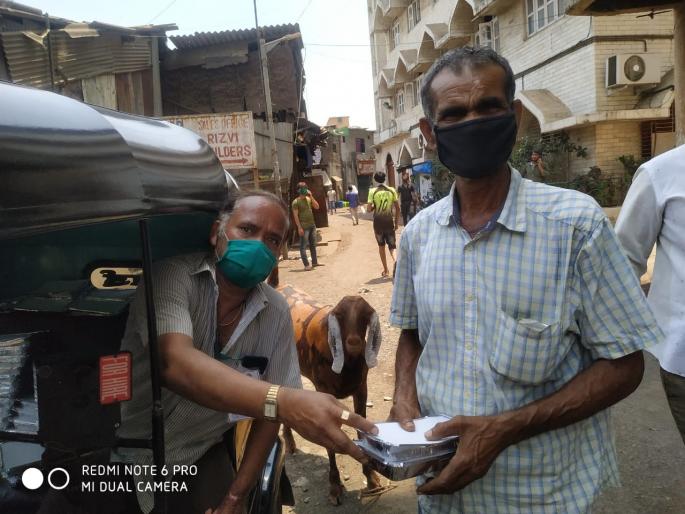 'Corona Warriors' rush to fill stomachs | पोटाची खळगी भरण्यासाठी धावून आले ‘कोरोना वॉरियर्स’ 'Corona Warriors' rush to fill stomachs | पोटाची खळगी भरण्यासाठी धावून आले ‘कोरोना वॉरियर्स’