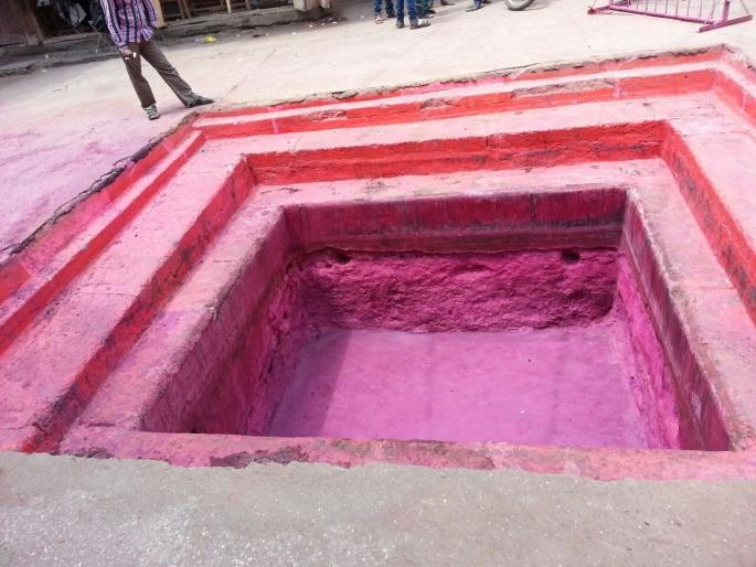 Preparing to dig the cane | रहाड खोदण्याची तयारी