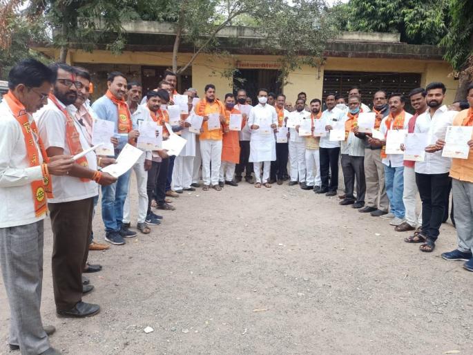 Inauguration of Shiv Sena member registration at Erandol | एरंडोल येथे शिवसेना सदस्य नोंदणीचा शुभारंभ Inauguration of Shiv Sena member registration at Erandol | एरंडोल येथे शिवसेना सदस्य नोंदणीचा शुभारंभ