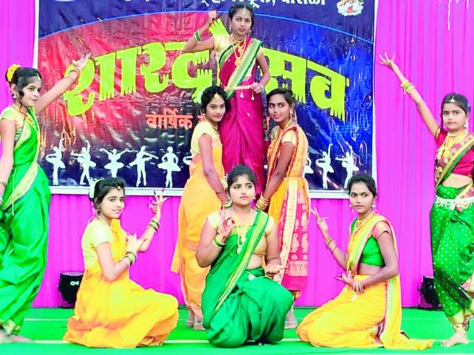 At the NES School of Art Festival in Parola in enthusiasm | पारोळा येथे एनइएस विद्यालयात कला महोत्सव उत्साहात At the NES School of Art Festival in Parola in enthusiasm | पारोळा येथे एनइएस विद्यालयात कला महोत्सव उत्साहात