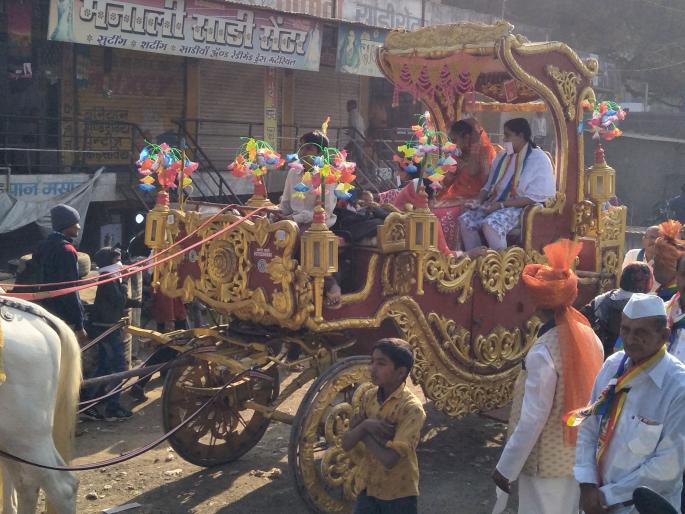 Bark at Kajgaon for initiation | दीक्षेनिमित्त कजगाव येथे वरघोडा Bark at Kajgaon for initiation | दीक्षेनिमित्त कजगाव येथे वरघोडा