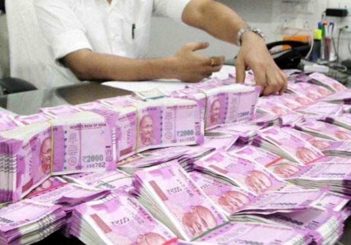 The bank owes two and a half million shares to the lender | कर्जदाराकडून बॅँकेला अडीच कोटींचा गंडा The bank owes two and a half million shares to the lender | कर्जदाराकडून बॅँकेला अडीच कोटींचा गंडा
