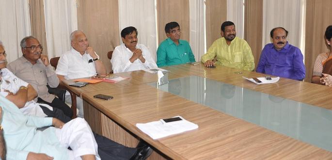 Sangli: The trumpeter of the municipal corporation in the presence of Chief Minister: Subhash Deshmukh | सांगली : मुख्यमंत्र्यांच्या उपस्थितीत महापालिकेचे रणशिंग :सुभाष देशमुख Sangli: The trumpeter of the municipal corporation in the presence of Chief Minister: Subhash Deshmukh | सांगली : मुख्यमंत्र्यांच्या उपस्थितीत महापालिकेचे रणशिंग :सुभाष देशमुख