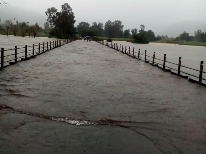 Out of Varna river channel in Sangli district | सांगली जिल्ह्यात वारणा नदी पात्राबाहेर