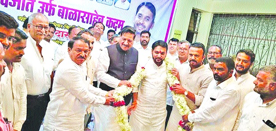Congress-NCP should fight against government: Prithviraj Chavan | कॉँगे्रस-राष्ट्रवादी आघाडीतून सरकारला सळो की पळो करू : पृथ्वीराज चव्हाण Congress-NCP should fight against government: Prithviraj Chavan | कॉँगे्रस-राष्ट्रवादी आघाडीतून सरकारला सळो की पळो करू : पृथ्वीराज चव्हाण