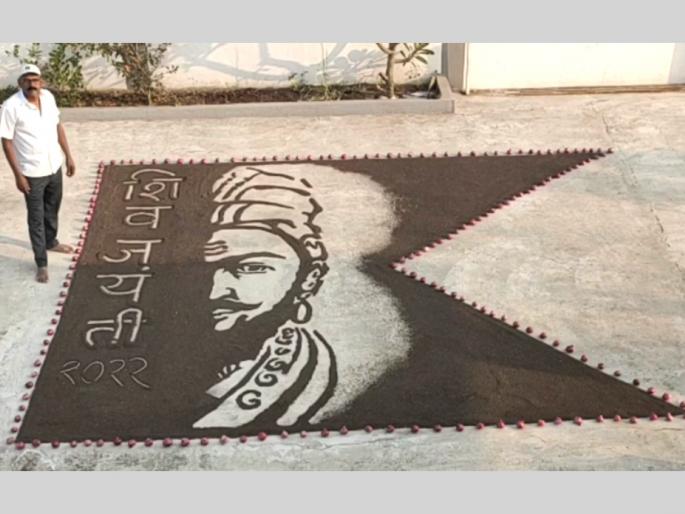 Painting of Shiva from black clay-onion | काळी माती-कांद्यापासून शिवबाची चित्रकृती Painting of Shiva from black clay-onion | काळी माती-कांद्यापासून शिवबाची चित्रकृती