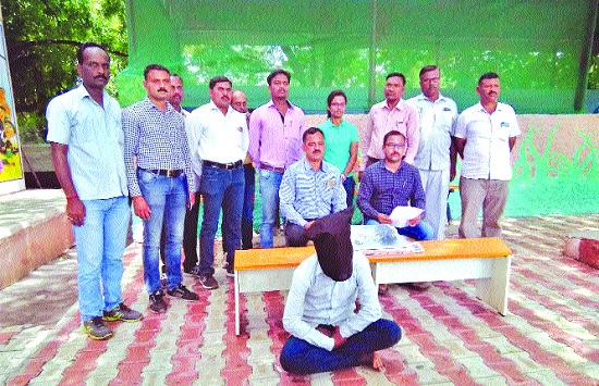 Ninth pass doctor pregnancy test - arrest of Aopoli | नववी पास डॉक्टरकडून गर्भलिंग तपासणी -आरोपीला अटक Ninth pass doctor pregnancy test - arrest of Aopoli | नववी पास डॉक्टरकडून गर्भलिंग तपासणी -आरोपीला अटक