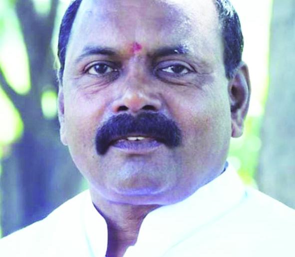 Shocking; Shiv Sena taluka chief of 'North' killed in an accident near Kondi | धक्कादायक; कोंडीजवळील अपघातात ‘उत्तर’च्या शिवसेना तालुका प्रमुखांचा मृत्यू Shocking; Shiv Sena taluka chief of 'North' killed in an accident near Kondi | धक्कादायक; कोंडीजवळील अपघातात ‘उत्तर’च्या शिवसेना तालुका प्रमुखांचा मृत्यू