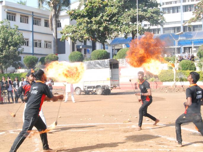 Shiv Jayanti enthusiasm: Throwing demonstrations of masculine games from Chhawa group | शिवजयंती उत्साहात : छावा ग्रुपकडून मर्दानी खेळांची थरारक प्रात्यक्षिके