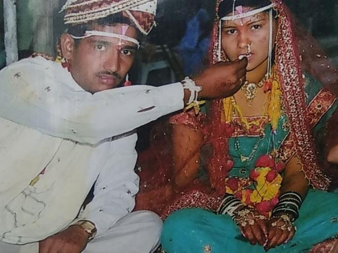  Another victim taken by mobile! | मोबाईलने घेतलेला आणखी एक बळी!