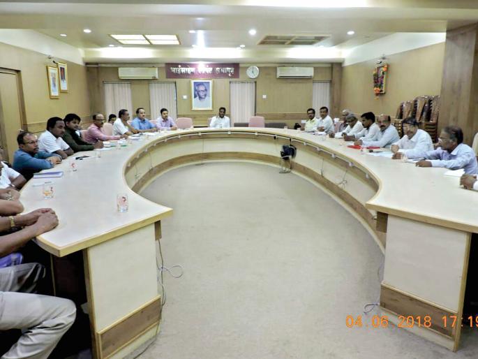 Sindhudurg: Milk Allocation Movement for Farmers 27: Satish Sawant | सिंधुदुर्ग : शेतकऱ्यांचे २७ ला दूध वाटप आंदोलन : सतीश सावंत Sindhudurg: Milk Allocation Movement for Farmers 27: Satish Sawant | सिंधुदुर्ग : शेतकऱ्यांचे २७ ला दूध वाटप आंदोलन : सतीश सावंत