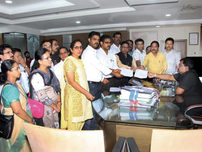 With the closure of the dispensaries, the attack on the West Bengal protest | दवाखाने बंद ठेवून पश्चिम बंगालमधील त्या हल्ल्याचा निषेध With the closure of the dispensaries, the attack on the West Bengal protest | दवाखाने बंद ठेवून पश्चिम बंगालमधील त्या हल्ल्याचा निषेध