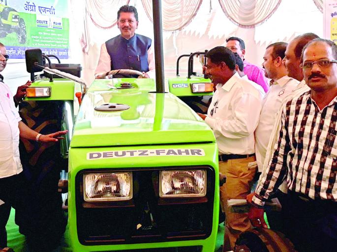 Sindhudurg: When Rane was in power, she was on the side of Perscin, criticized Deepak Kesarkar, police action | सिंधुदुर्ग : सत्तेत असताना राणे पर्ससीनच्या बाजूने होते, दीपक केसरकर यांची टीका, पोलीस कारवाईचे केले समर्थन