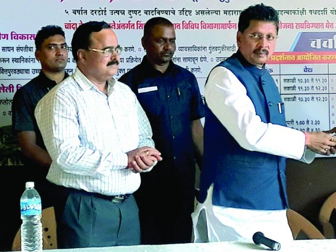 Sindhudurg: If Kamat lapses, action will be taken: Deepak Kejarkar's warning to officials | सिंधुदुर्ग : कामात शिथिलता आणाल तर कारवाई : दीपक केसरकर यांचा अधिकाऱ्यांना इशारा Sindhudurg: If Kamat lapses, action will be taken: Deepak Kejarkar's warning to officials | सिंधुदुर्ग : कामात शिथिलता आणाल तर कारवाई : दीपक केसरकर यांचा अधिकाऱ्यांना इशारा