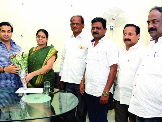 In the favor of the President of Kankavali, Swabhiman, the political equations will change | सिंधुदुर्ग : कणकवली नगराध्यक्ष स्वाभिमान पक्षात, राजकीय समीकरणे बदलणार In the favor of the President of Kankavali, Swabhiman, the political equations will change | सिंधुदुर्ग : कणकवली नगराध्यक्ष स्वाभिमान पक्षात, राजकीय समीकरणे बदलणार