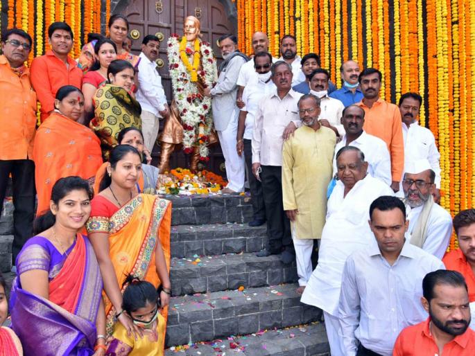 Greetings to Shivaraya from Sinnar Municipal Council | सिन्नर नगरपरिषदेतर्फे शिवरायांना अभिवादन Greetings to Shivaraya from Sinnar Municipal Council | सिन्नर नगरपरिषदेतर्फे शिवरायांना अभिवादन