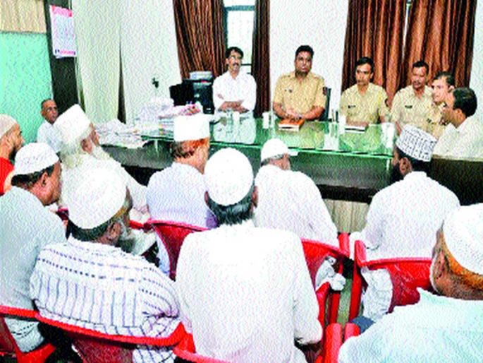 There should be a check on the defectors | समाजकंटकांवर अंकुश असावा