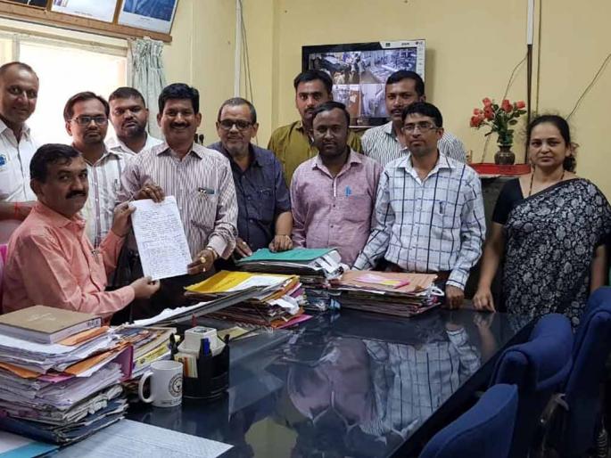 Displeased by the absence of poor manpower, | अपुऱ्या मनुष्यबळाअभावी शालार्थ आयडीचे काम रखडल्याने नाराजी Displeased by the absence of poor manpower, | अपुऱ्या मनुष्यबळाअभावी शालार्थ आयडीचे काम रखडल्याने नाराजी