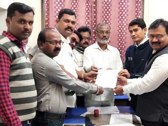 Demand for student pass extension due to crowd | गर्दीमुळे विद्यार्थी पास ची मुदत वाढवून देण्याची मागणी