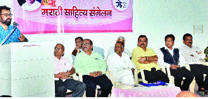 Due to Nomad's recommendation, injustice to good writers | नेमाडेंच्या शिफारशीमुळे चांगल्या लेखकांवर अन्याय