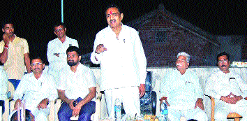 How to run the water schemes: Jayant Patil | शेतकऱ्यांनी पाणीयोजना चालवायच्या कशा: जयंत पाटील