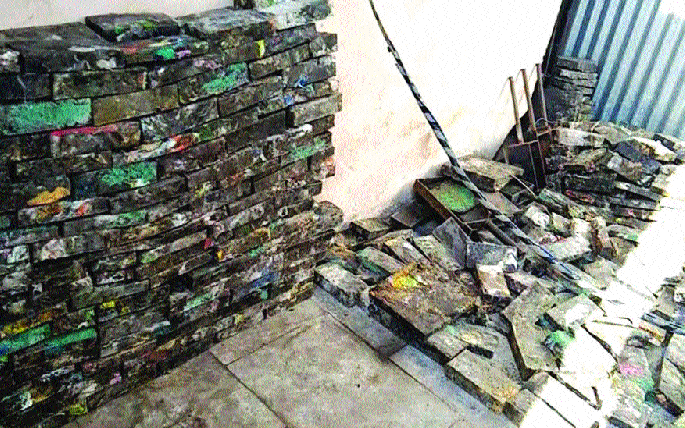 Brick manufacturing project in Islampura | इस्लामपुरात प्लास्टिकपासून विटांची निर्मिती प्रकल्प