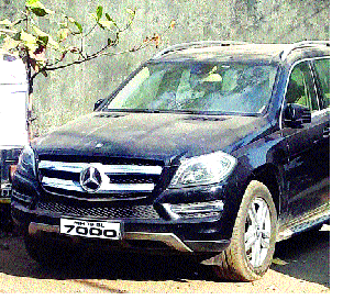 Sudhir Mohit's car seized by Kadaknath scam | कडकनाथ घोटाळ्याचा म्होरक्या सुधीर मोहितेची कार हस्तगत Sudhir Mohit's car seized by Kadaknath scam | कडकनाथ घोटाळ्याचा म्होरक्या सुधीर मोहितेची कार हस्तगत