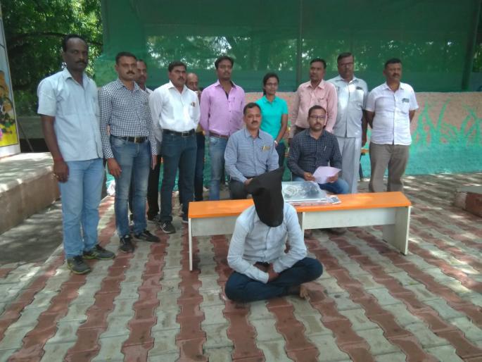 Satara: The ninth pass doctor's pregnancy test, the accused arrested in Satara district | सातारा : नववी पास डॉक्टरकडून गर्भलिंग तपासणी, सातारा जिल्ह्यात आरोपीला अटक Satara: The ninth pass doctor's pregnancy test, the accused arrested in Satara district | सातारा : नववी पास डॉक्टरकडून गर्भलिंग तपासणी, सातारा जिल्ह्यात आरोपीला अटक