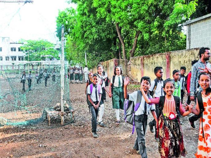 Students scam! | विद्यार्थ्यांचा मार्ग खडतरच !