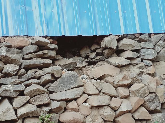 Try to break the mobile shops at Surgana | सुरगाणा येथे मोबाइल दुकाने फोडण्याचा प्रयत्न