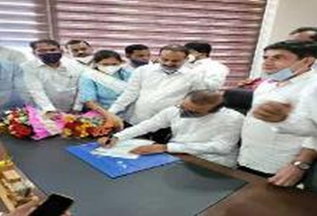 Health centers in Trimbakeshwar taluka complain to health minister | त्र्यंबकेश्वर तालुक्यातील आरोग्य केद्रांचे आरोग्यमंत्र्यांना गाऱ्हाणे Health centers in Trimbakeshwar taluka complain to health minister | त्र्यंबकेश्वर तालुक्यातील आरोग्य केद्रांचे आरोग्यमंत्र्यांना गाऱ्हाणे