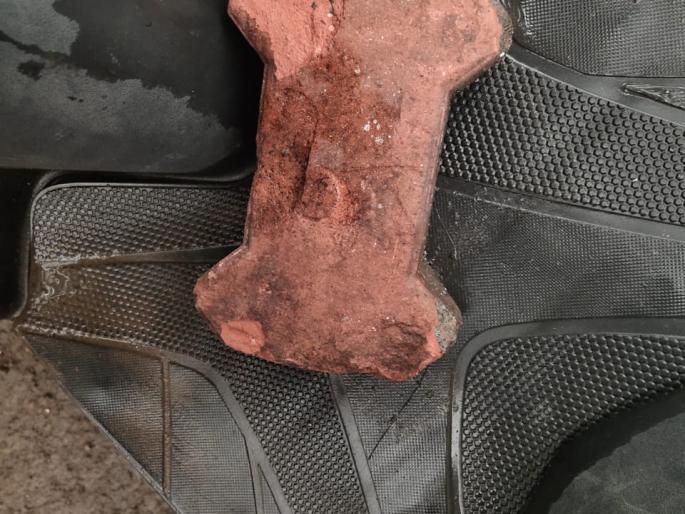 Coronavirus News: Shocking: Quarantine man throws stones for resisting going out | Coronavirus News: धक्कादायक: बाहेर फिरण्यास विरोध केल्याने क्वारंटाईन व्यक्तीने केली दगडफेक Coronavirus News: Shocking: Quarantine man throws stones for resisting going out | Coronavirus News: धक्कादायक: बाहेर फिरण्यास विरोध केल्याने क्वारंटाईन व्यक्तीने केली दगडफेक