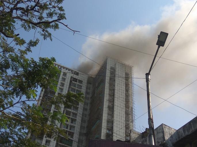 Fire at Giriraj Heights building in Harinvivass circle in Thane | ठाण्यातील हरिनिवास सर्कल येथील गिरीराज हाईट्स इमारतीला आग Fire at Giriraj Heights building in Harinvivass circle in Thane | ठाण्यातील हरिनिवास सर्कल येथील गिरीराज हाईट्स इमारतीला आग