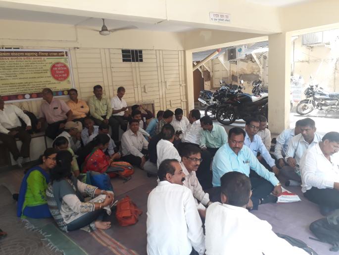 The two-day Community Raza Movement of the Zilla Parishad engineers; 83 engineers from Thane district | राज्यातील जिल्हा परिषदांच्या अभियंत्यांचे दोन दिवशीय सामुहीक रजा आंदोलन; ठाणे जि.प.च्या ८३ अभियंत्यांचा सहभाग The two-day Community Raza Movement of the Zilla Parishad engineers; 83 engineers from Thane district | राज्यातील जिल्हा परिषदांच्या अभियंत्यांचे दोन दिवशीय सामुहीक रजा आंदोलन; ठाणे जि.प.च्या ८३ अभियंत्यांचा सहभाग