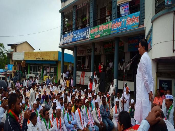 Don't choose to change parties - Balasaheb Thorat; Meetings for the promotion of Lahamante | पक्ष बदलणा-यांना निवडून देऊ नका -बाळासाहेब थोरात; लहामटेंच्या प्रचारार्थ सभा Don't choose to change parties - Balasaheb Thorat; Meetings for the promotion of Lahamante | पक्ष बदलणा-यांना निवडून देऊ नका -बाळासाहेब थोरात; लहामटेंच्या प्रचारार्थ सभा